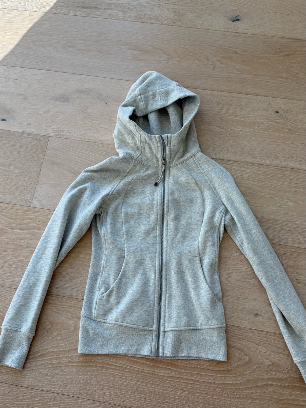lululemon athletica scuba evolve full zip Light Gray hooded Jacket size 4 NEW